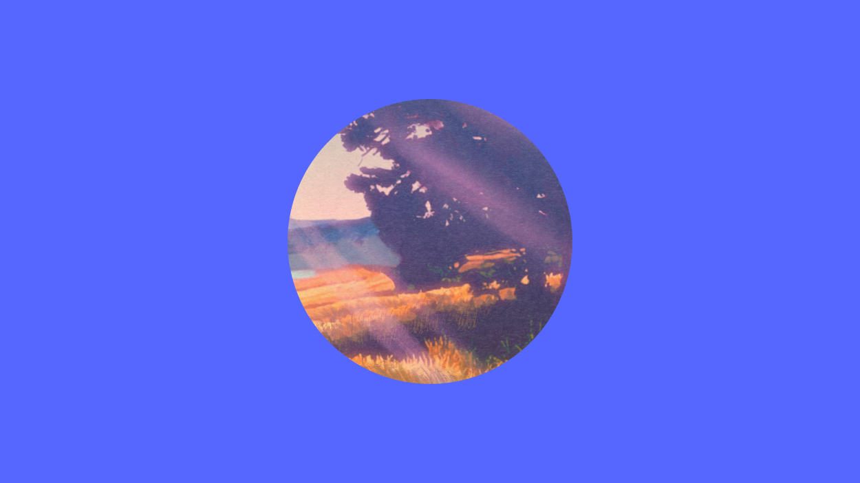 Illustration of sunrays in a circle on a blue background.